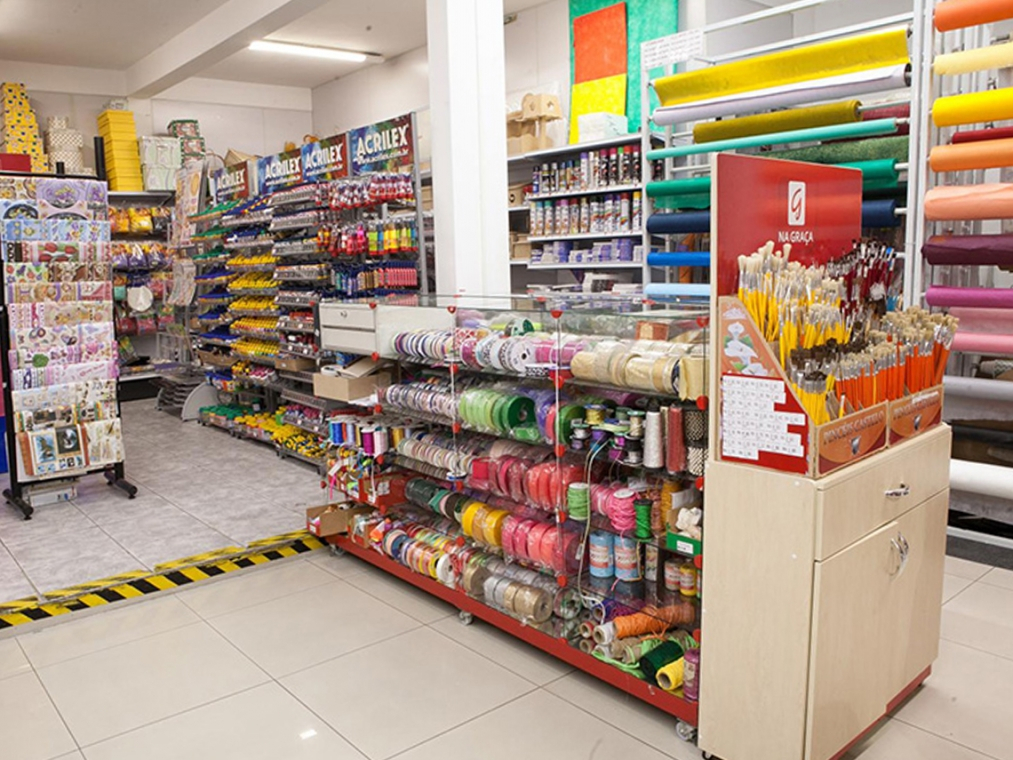 Estante de aço: como preparar sua papelaria para a volta às aulas