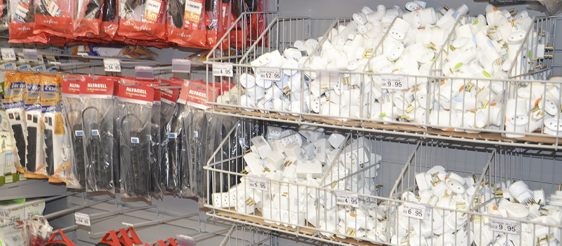 Gôndolas para Loja de Material Elétrico